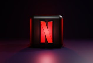 Animák aj štedrá dávka akcie. 10 zaujímavých filmov, ktoré Netflix nedávno pridal do svojej ponuky