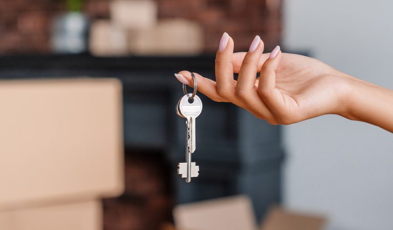 Žena prenajíma izbu za 600 eur. Nový nájomník s ňou však musí spať v jednej posteli