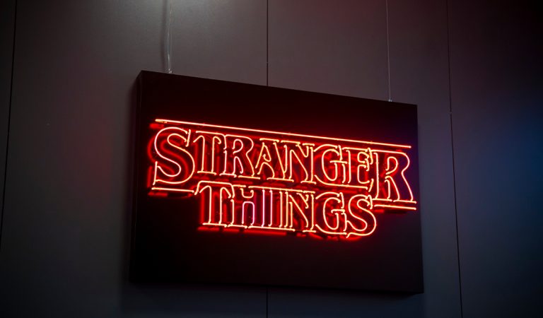 Stranger Things mieri na divadelné dosky. Pozrie sa na príbeh Vecnu a vrátia sa aj ďalšie známe postavy