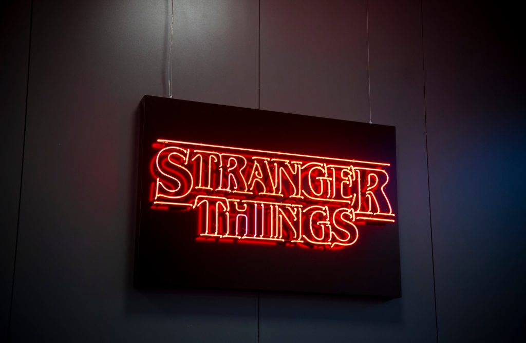 Stranger Things mieri na divadelné dosky. Pozrie sa na príbeh Vecnu a vrátia sa aj ďalšie známe postavy