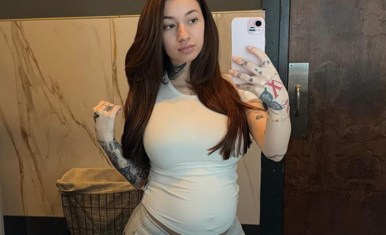 Jedna z najlepšie zarábajúcich modeliek na OnlyFans šokuje. Bhad Bhabie je tehotná