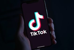 5 kontroverzných virálnych trendov, ktoré v roku 2023 ovládli TikTok