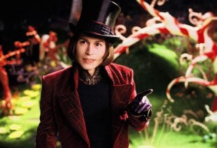 Magická komédia Wonka je už v kinách. Kto ale Willyho Wonku vymyslel a kto si ho vo filmoch doteraz zahral?