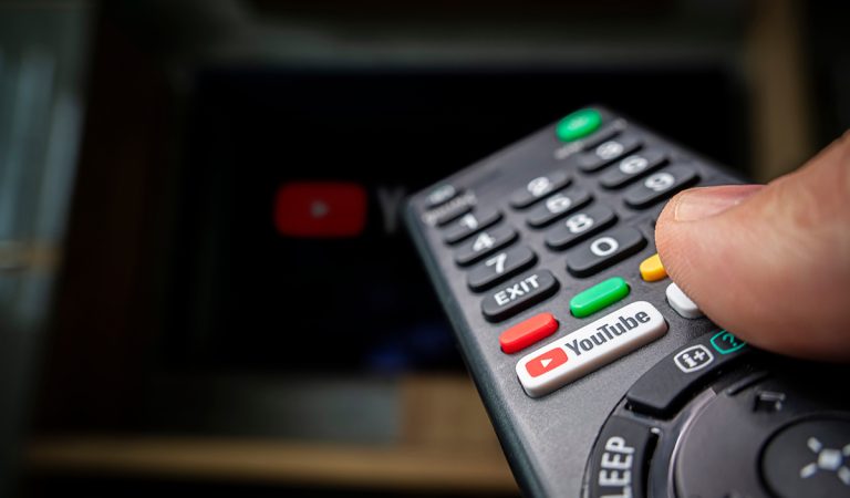 Pozeráš YouTube cez televízor? Priprav sa na 30-sekundové nepreskočiteľné reklamy
