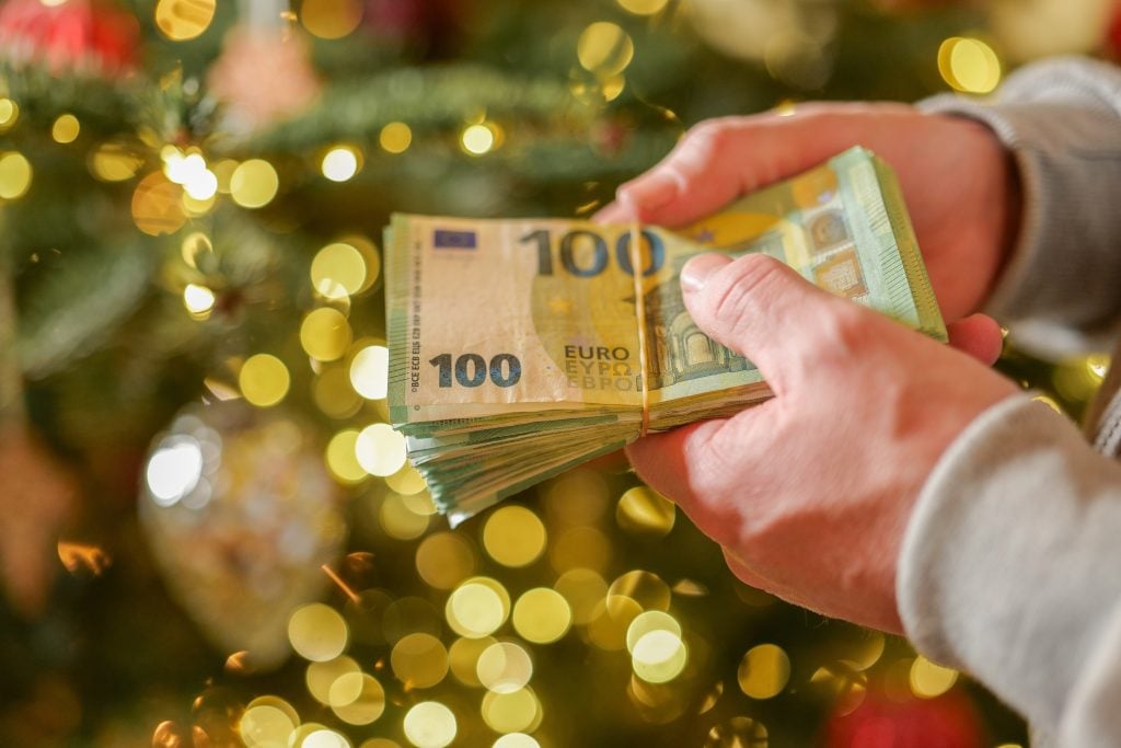 Niektorí míňajú, iným vesmír dopraje. Tieto znamenia čaká finančne úspešný december