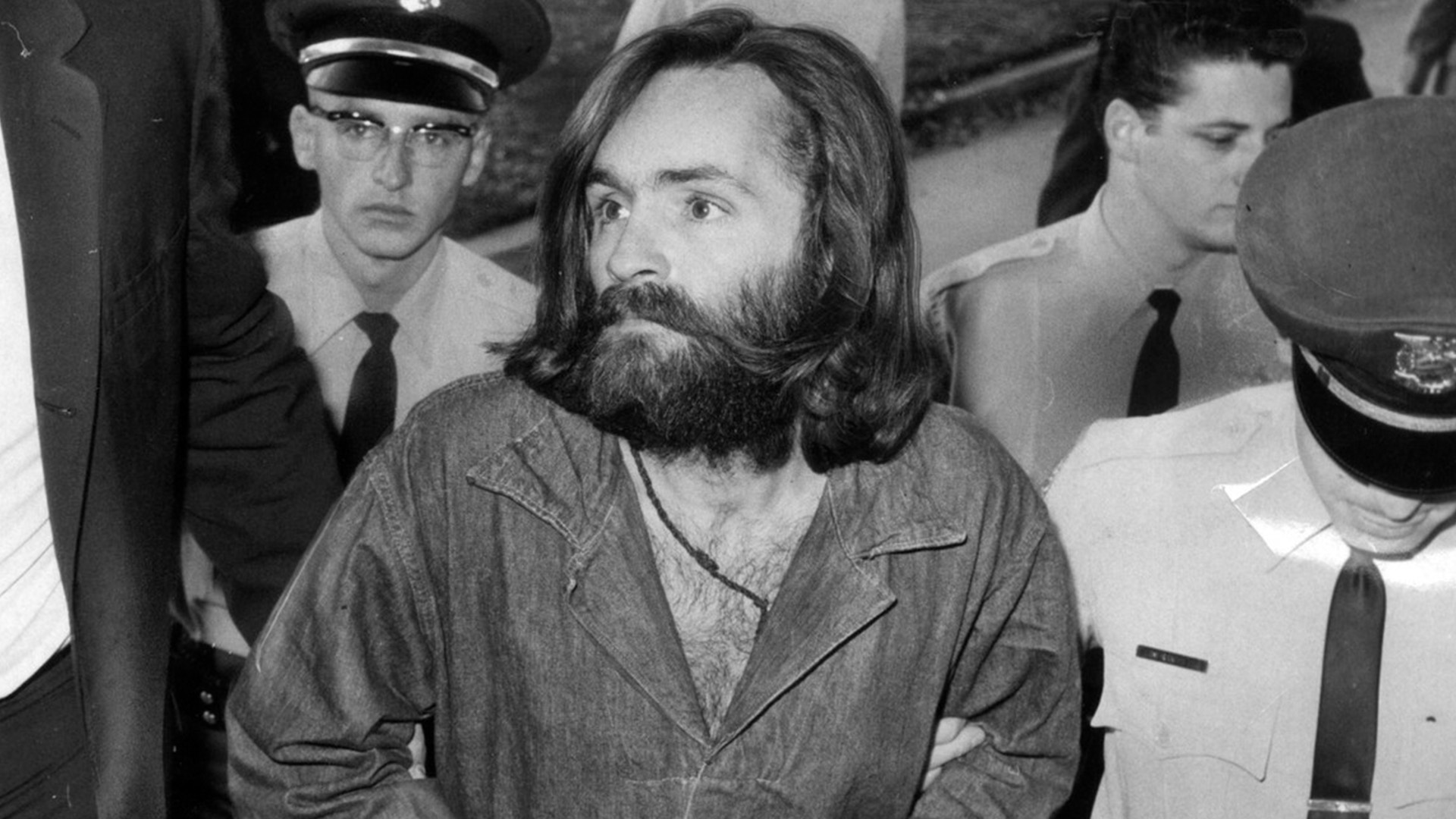 Charles Manson a jeho kult posadnutých stúpencov spôsobili v Hollywoode jednu z najkrvavejších tragédií