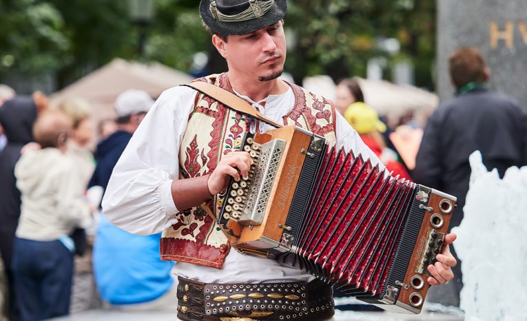 Slovenský folklór očaril zahraničie. Takto znie jeho netradičné spojenie s rapom