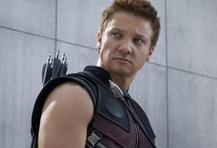 Jeremy Renner sa po roku od vážnej nehody vracia k herectvu