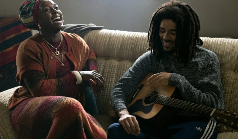 Na nakrúcaní sa podieľal aj syn Boba Marleyho. 10 zaujímavostí o novej dráme Bob Marley: One Love, ktorá prichádza do našich kín