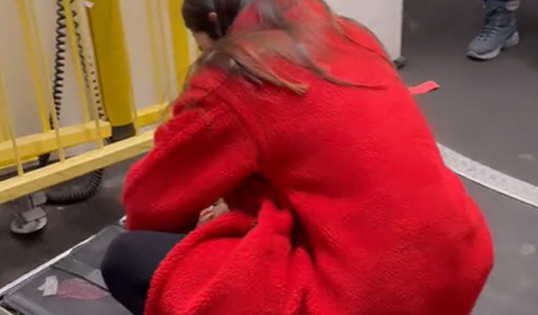 Trapas, na ktorý nezabudne. Ženu vyviedli z lietadla, lebo jej začal vibrovať kufor