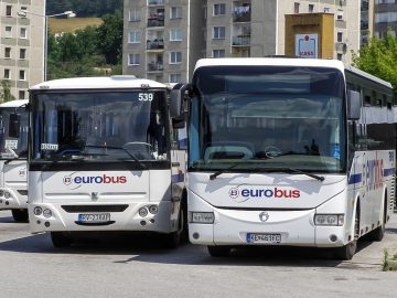 Cestujúci zavolali na opitého autobusára políciu. Ten ich zavrel v autobuse a ušiel