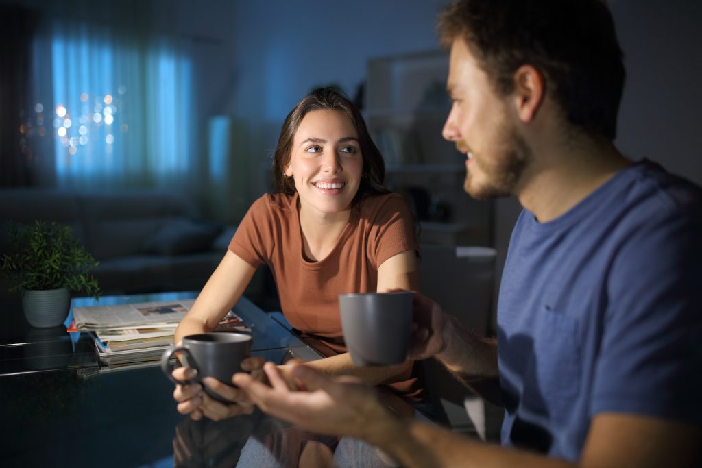 Cítiš, že niečo nie je v poriadku, no nechceš len vyčítať? 5 komunikačných stratégií ako vo vzťahu otvorene komunikovať 