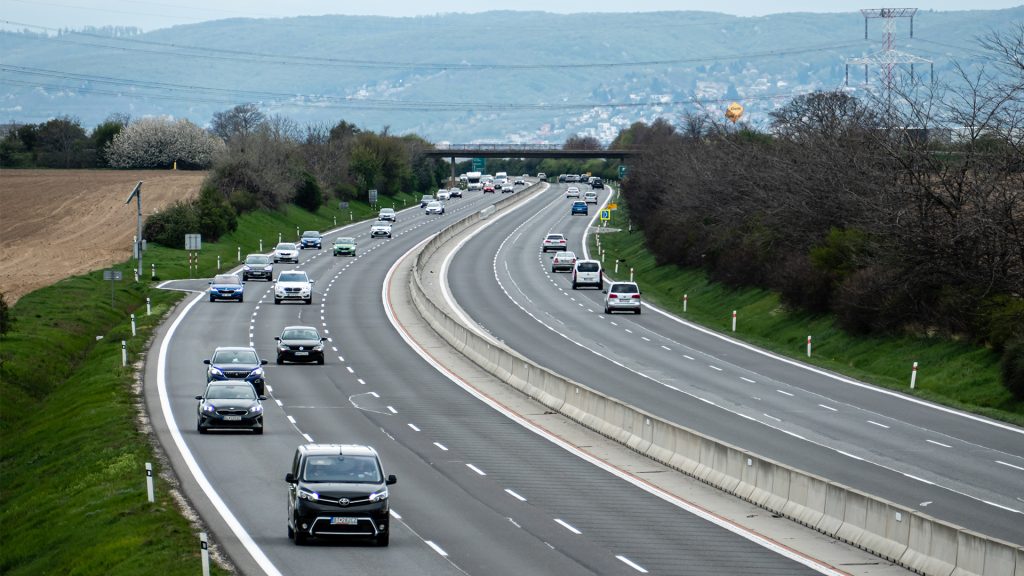 Vyhadzuješ peniaze von oknom? Vodiči na Slovensku preplatili na diaľničných známkach milióny eur. Vyvaruj sa tejto zásadnej chybe