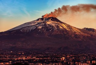 Etna vypúšťa tisíce medúz