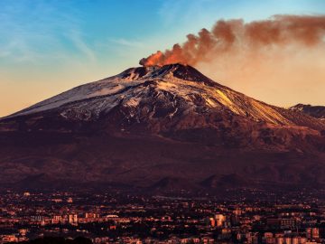 Etna vypúšťa tisíce medúz