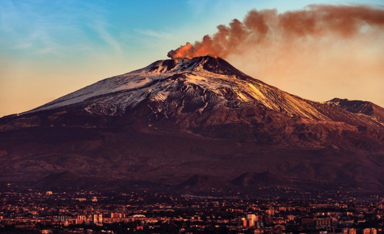 Etna vypúšťa tisíce medúz