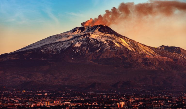 Etna vypúšťa tisíce medúz