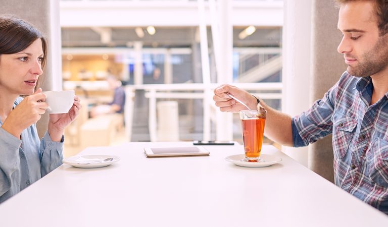 Ľudia sa podelili o najhlúpejšie otázky, ktoré sa ich niekto spýtal s úplnou vážnosťou