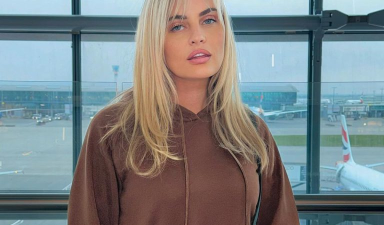 Veď sú to len prsia. Influencerka pobúrila internet priznaním, že pred deťmi chodí nahá