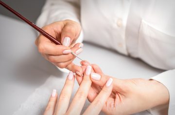 Ich arogancia nepozná hranice. Česká nechtárka zdieľa správy od drzých klientok