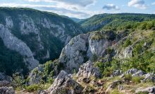 Hobitie domčeky alebo slovenský Grand Canyon. Ktoré miesta na Slovensku pripomínajú zahraničie?