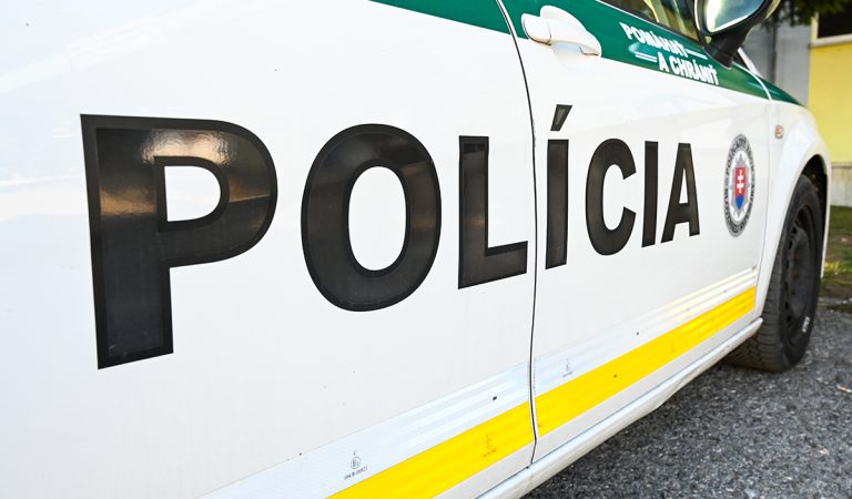 Polícia vyšetruje vraždu v bratislavskej Petržalke. V nedeľu (14. 4.) podvečer našla na Jasovskej ulici mŕtveho muža.