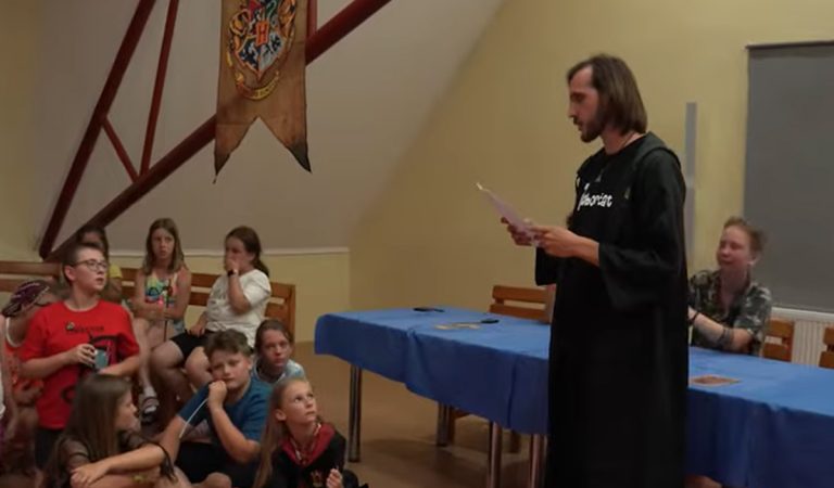 Ak by sme sa stovky Slovákov spýtali na desať hrozieb ohrozujúcich Slovensko, odpoveď "Harry Potter tábor" by zrejme nezaznela.