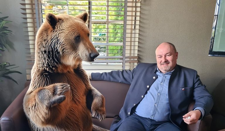 V parlamente sú oveľa väčšie zvery ako v lese. Dankovi sme po nehode kúpili hračkársky semafor, prezradil Rudolf Huliak (ROZHOVOR)