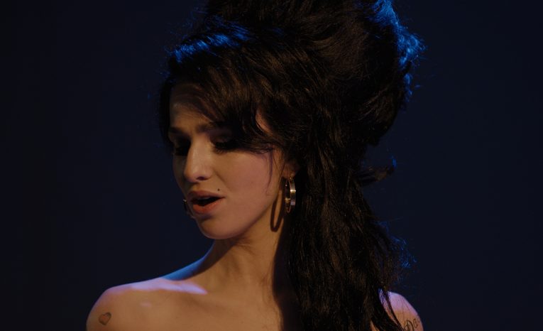 Speváčka Amy Winehouse ožíva v lákavej biografickej dráme Back to Black