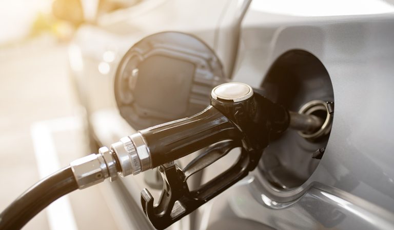 Láka ťa lacné palivo na menej známych pumpách? Dávaj si naň pozor, takto môže poškodiť tvoje auto