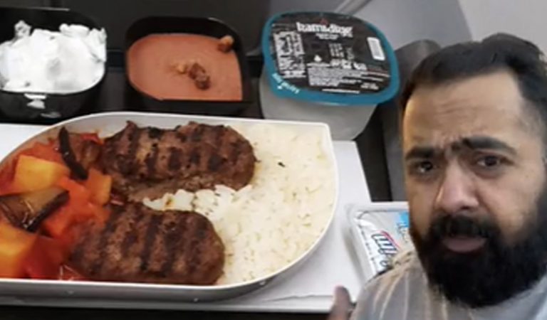 Čo robiť, aby jedlo v lietadle nechutilo plano? Lekár prezrádza šokujúce triky