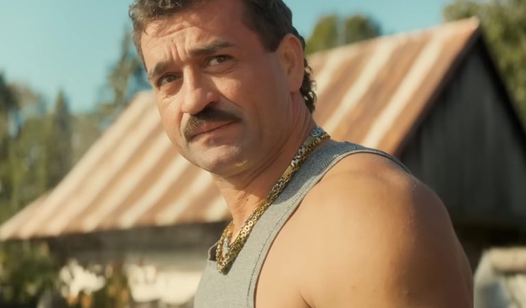 Brutálny mafián v podaní Milana Ondríka zabíja a mučí ľudí. Prvý trailer trileru MIKI vyzerá parádne