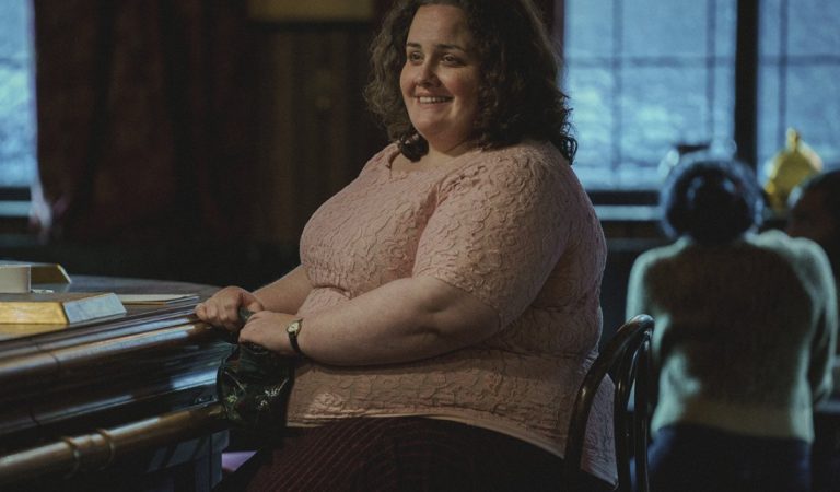 Skutočná stalkerka z netflixovského hitu Sobík sa vyhráža žalobou. Fanúšikovia seriálu sa jej vyhrážajú smrťou