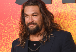 Po stroskotanom manželstve prišla opäť láska. Jason Momoa sa pochválil novou priateľkou