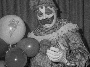 Prečo sa deti boja klaunov? Odpoveďou je meno John Wayne Gacy, ktorého sa nebáli, no mali