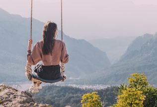 Sú lákadlom pre mnohých turistov. Hojdačiek v prírode je na Slovensku niekoľko