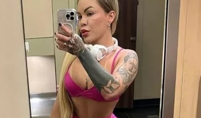 Letuška ju kvôli outfitu nechcela pustiť do lietadla. Modelka odpovedala tichou vzburou