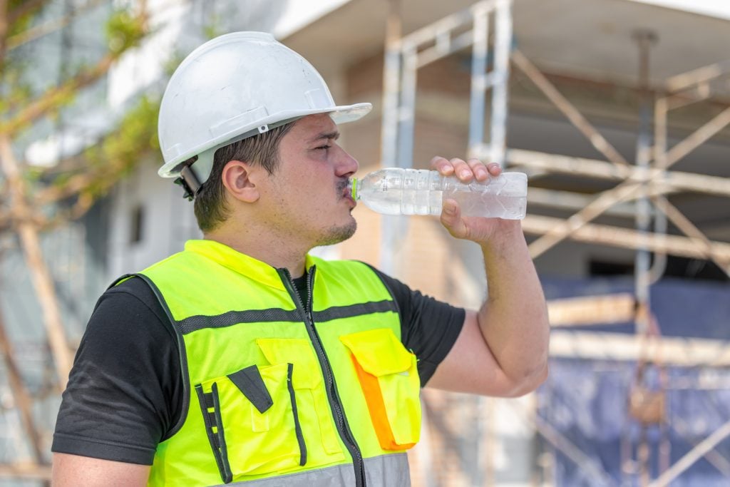 Piješ dosť vody? Príznaky toho, že nie, a rady, ako  si zabezpečiť dostatočnú hydratáciu