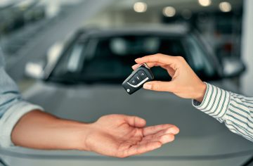 Štát rozpredáva ďalší majetok. Slováci si môžu kúpiť toto auto za veľmi nízku cenu