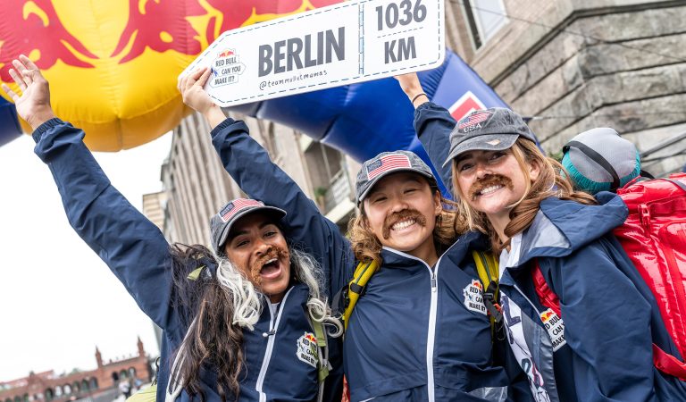 Dá sa precestovať svet bez peňazí? Red Bull dokázal, že áno, takto dobrodružná súťaž prebiehala