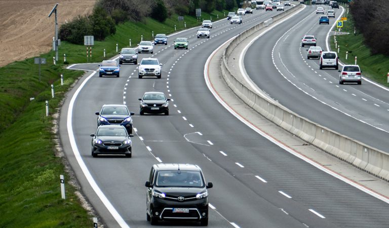 Slováci budú môcť kúpiť jednodňovú diaľničnú známku