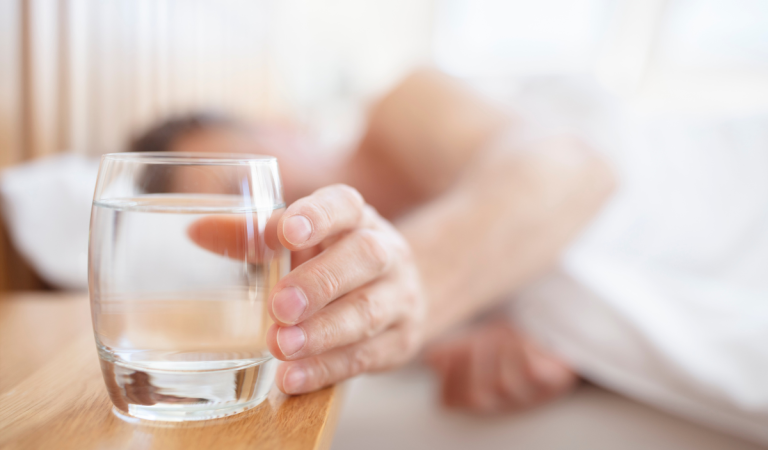 Piješ dosť vody? Príznaky toho, že nie, a rady, ako si zabezpečiť dostatočnú hydratáciu