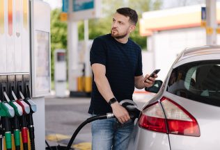 Diesel verzus hybrid: Čo sa ti oplatí viac, ak chceš jazdiť čo najlacnejšie?