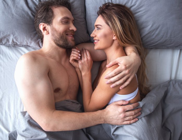 „Predstieral som, že som vegán.“ Čo všetko muži spravili, aby dostali ženu do postele