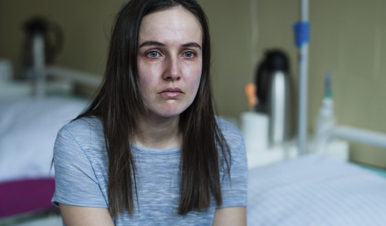 Ako vyjsť z pekla alkoholizmu? Nová česká dráma Zápisník alkoholičky ponúkne silný obraz závislosti