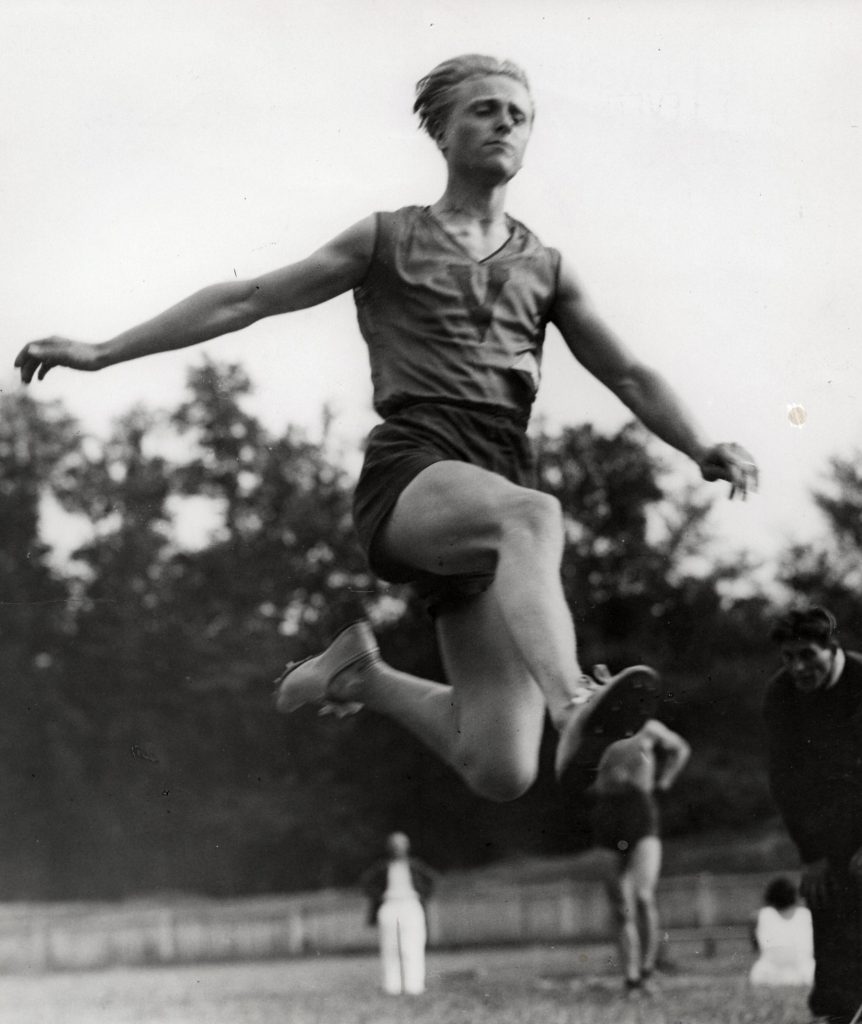 Československý atlét Zdeněk Koubek bol svetovo známou celebritou. Vzdal sa športovej kariéry a zmenil si rod.