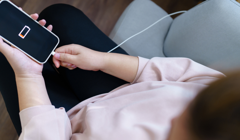 Rýchlo sa ti vybije batéria v mobile? Toto sú najčastejšie chyby, ktoré robíš