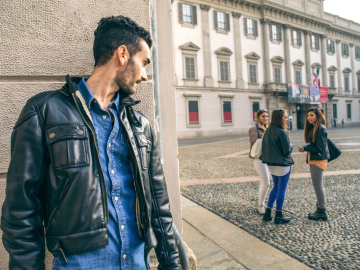 Znaky, že si sa dala dokopy so stalkerom. Ako rozpoznať varovné signály a čo v takom prípade robiť