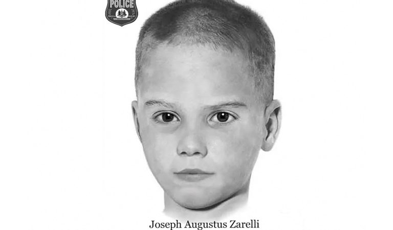 Po jeho identite pátrali 65 rokov, rodičia sa odhalenia ani nedožili. Mrazivý príbeh Chlapca z krabice