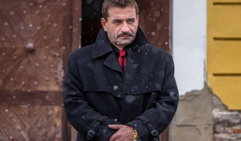 Filmári scenár konzultovali aj s Mikulášom Černákom. 10 zaujímavostí o mafiánskom trileri MIKI, ktorý prichádza do našich kín